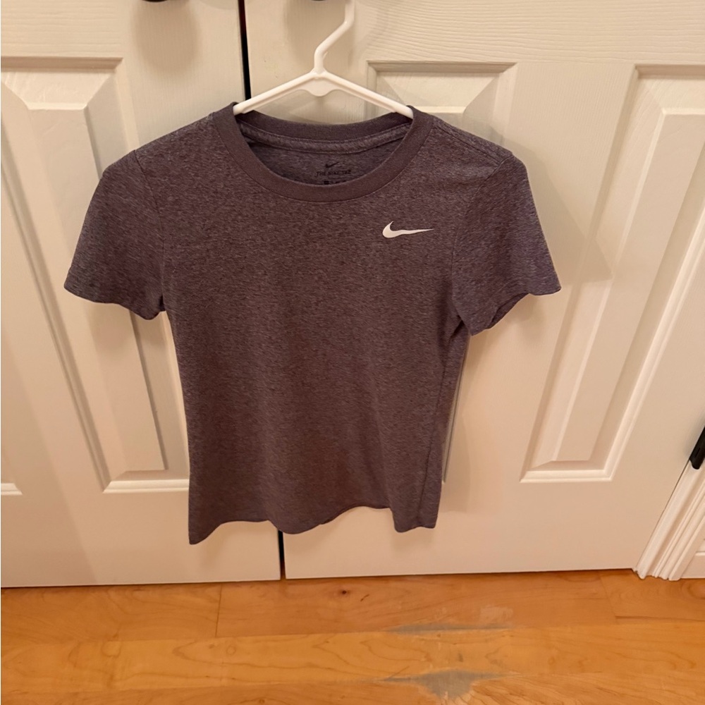Women’s Nike Dri Fit Short Sleeve Shirt. Size XS